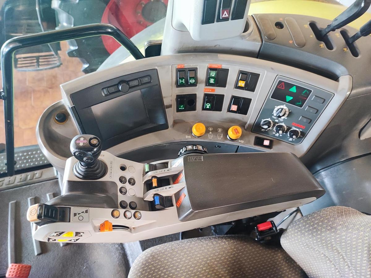 Usato Claas Axion 850 CEBIS-5600 ore