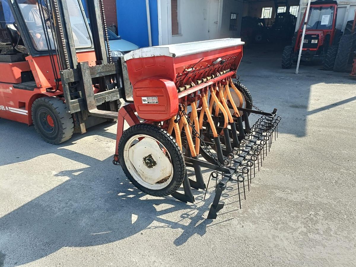 Usato Seminatrice da grano o semi piccoli- marca Carraro- da 2 metri