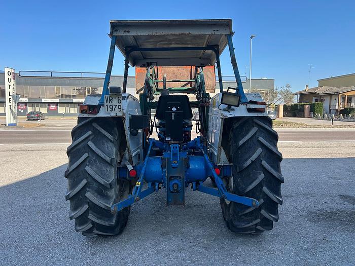 Usato Ford 4630 con caricatore e benna