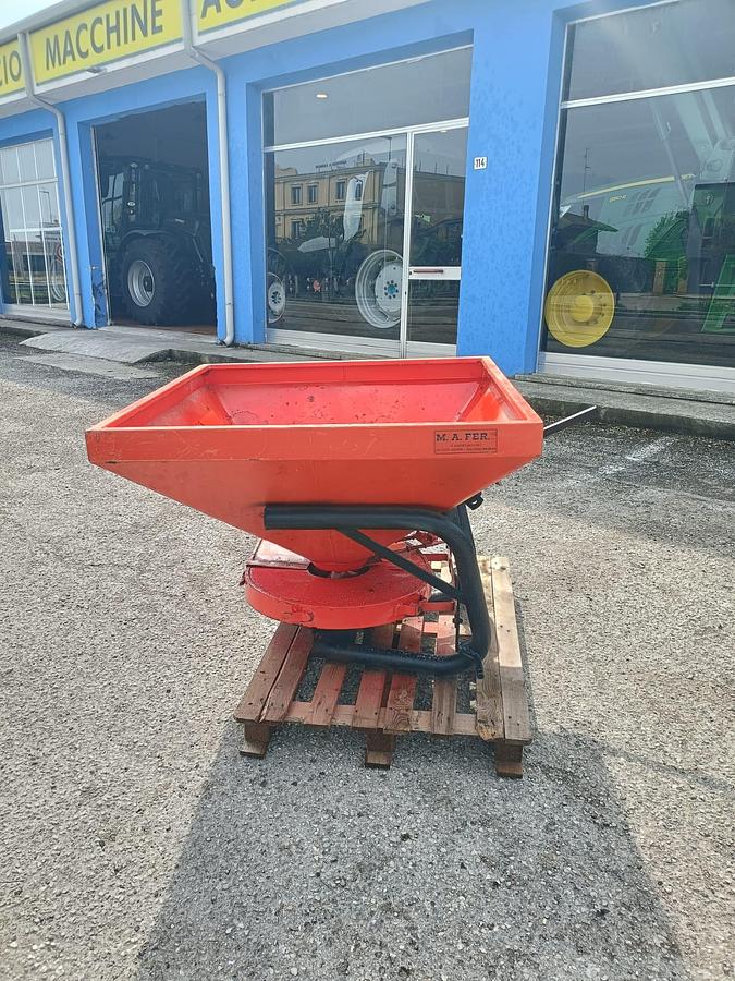 Usato spandiconcime Howard per vigneto o frutteto