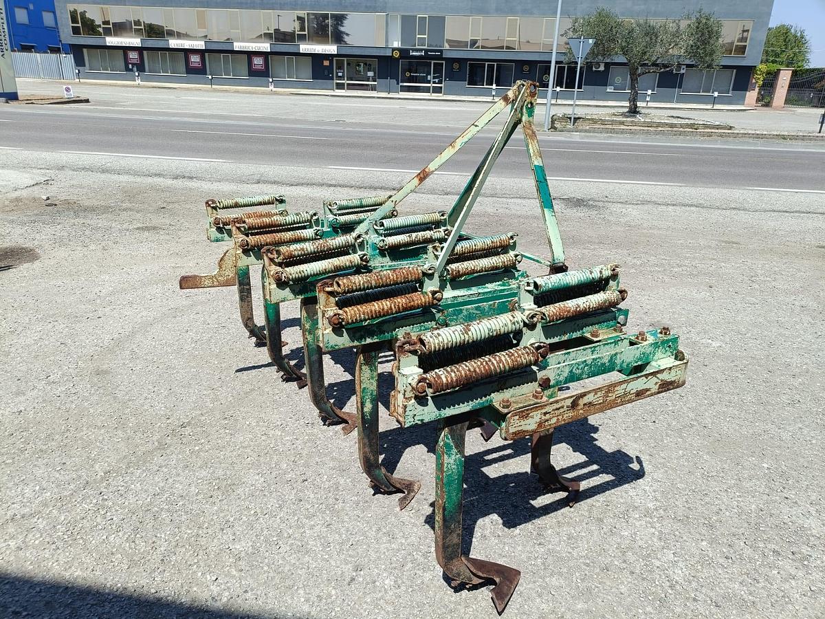 Usato estirpatore a molle da 2,20 metri