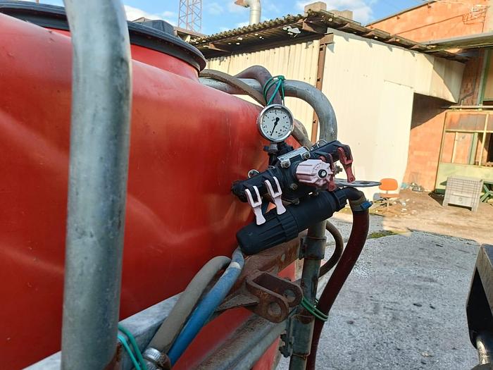 Usato Botte per diserbo da 6q con barra da 6m