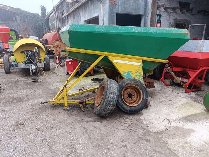 Used Spandi sale o concime marca Deilani