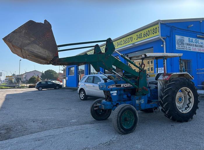 Usato Ford 4630 con caricatore e benna