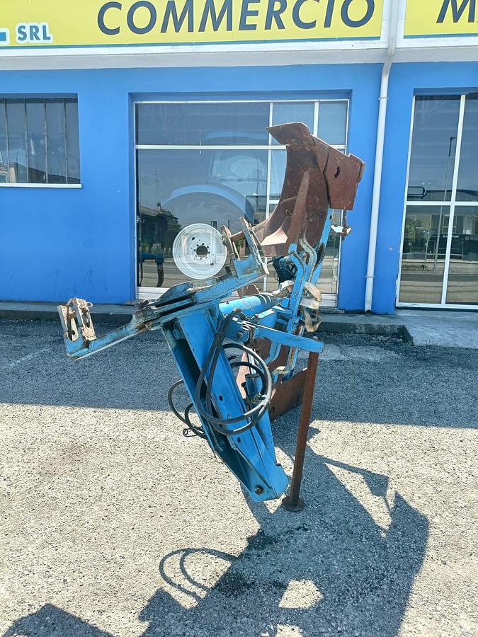 Usato aratro monovomere voltaorecchio idraulico