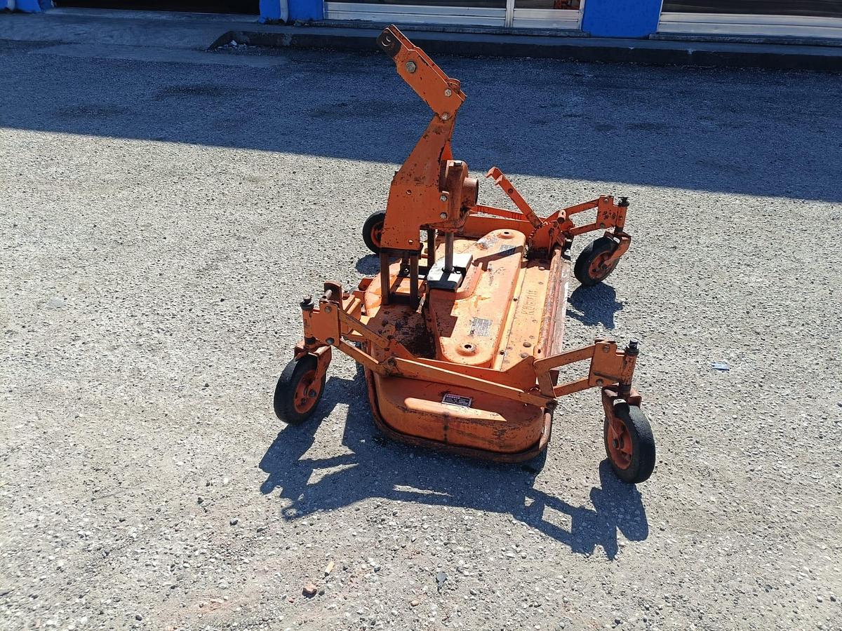 Usato piatto tagliaerba Kubota da 1,30m