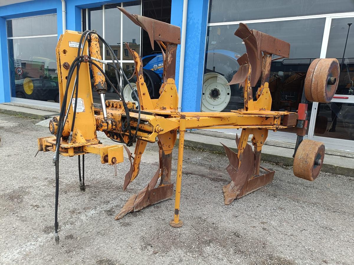 Usato aratro bivomere Mipra con spostamento idraulico