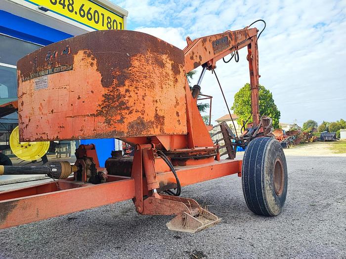 Usato Caricaletame industriale trainato Lo-Ma LM 1000