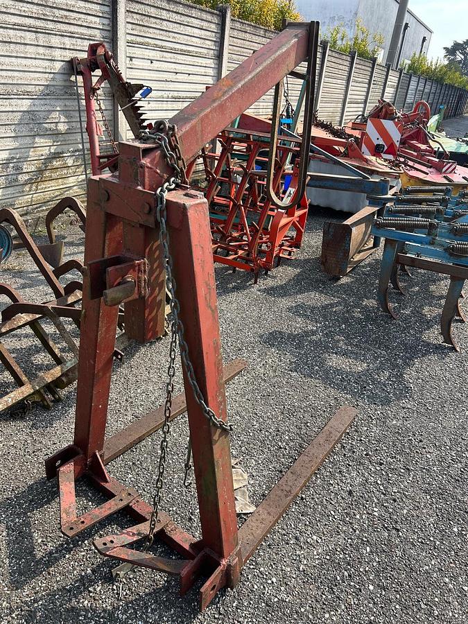 Usato Gru posteriore per trattore agricolo con forche