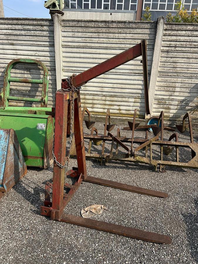 Usato Gru posteriore per trattore agricolo con forche