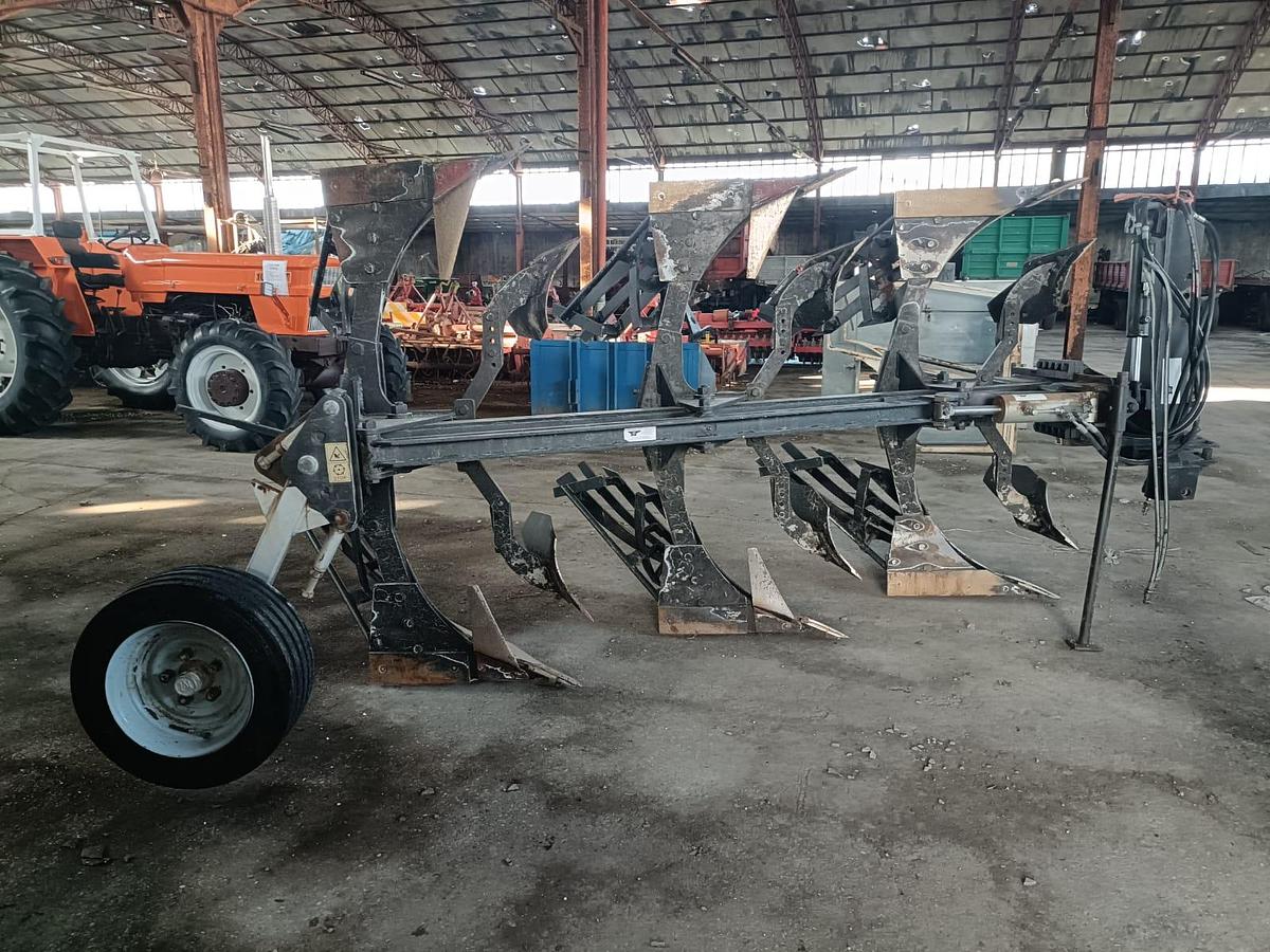 Usato Aratro trivomere con ali a stecche- tutto idraulico- variabile