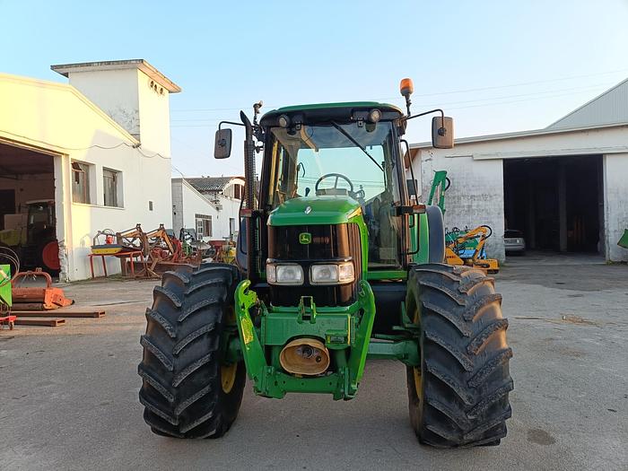 Usato John Deere 6420 con sollevatore e PTO anteriori