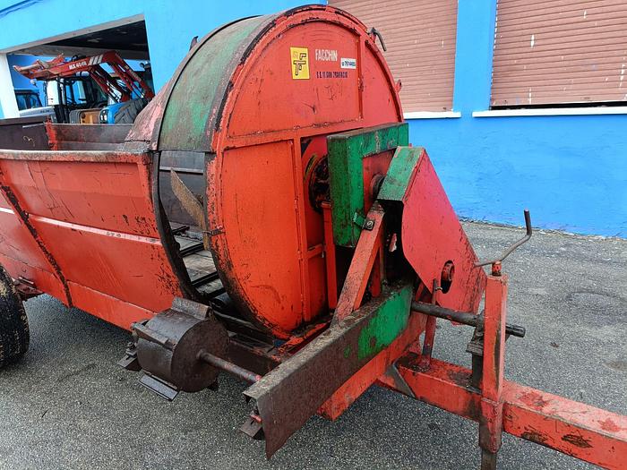 Usato Spandiletame da frutteto o vigneto larghezza 1,55m