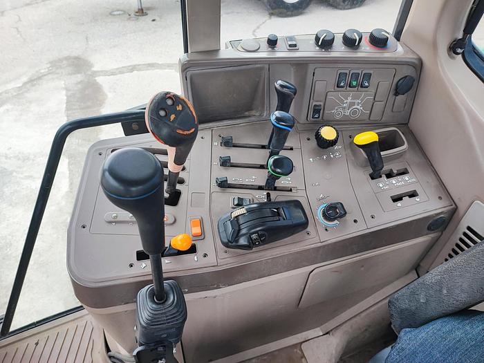 Usato John Deere 6130 caricatore Mailleux T408