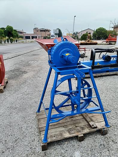 Usato Mulino per cereali a cardano con crivelli