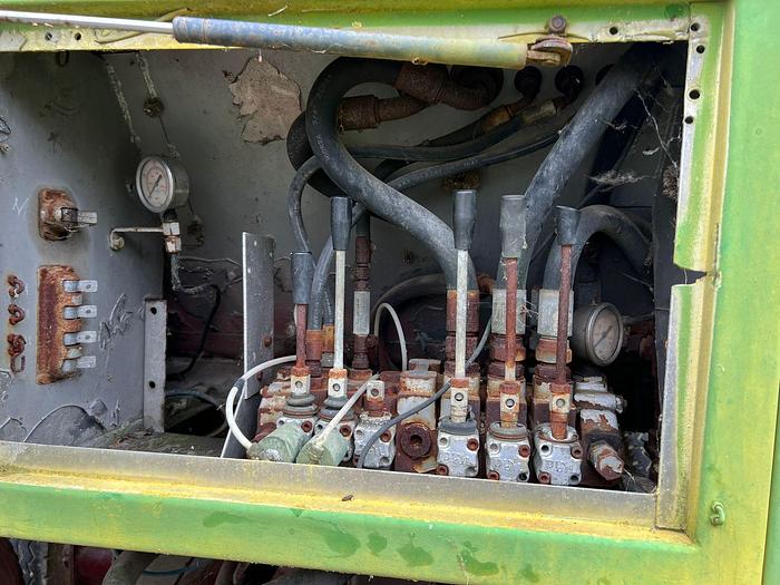 Usato Cisterna per cereali 3 assi- coclea di scarico