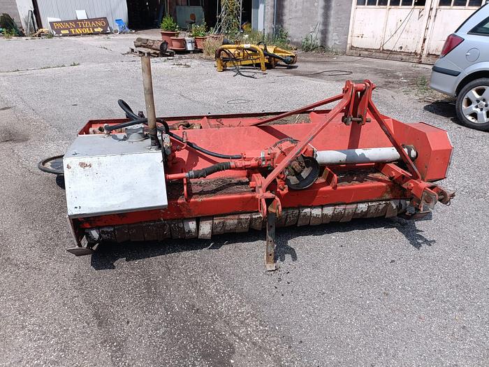 Usato Trincia con ruota interfilare da 2,20 m