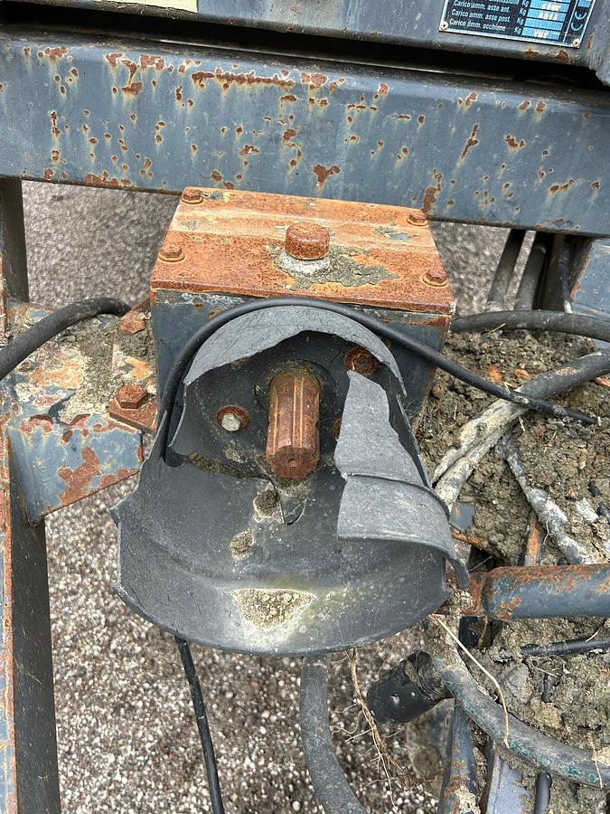 Usato Rimorchio agricolo 1 asse Rem- trilaterale- 60q