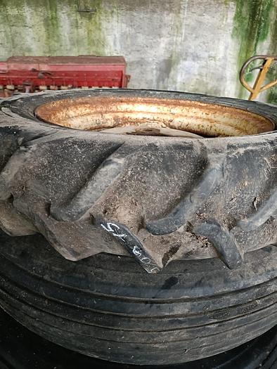 Usato Gomme varie misure per trattore agricolo