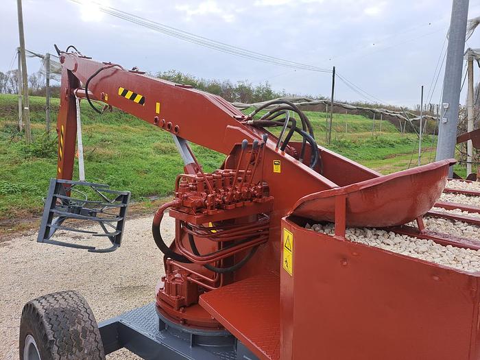 Usato Caricaletame con staffe idrauliche