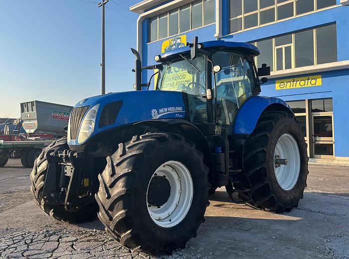 Usato New Holland T7.250-Powershift-fr.aria-5000 ore IN ARRIVO