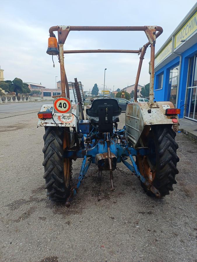 Usato Ford 3000 Y con tettuccio di protezione