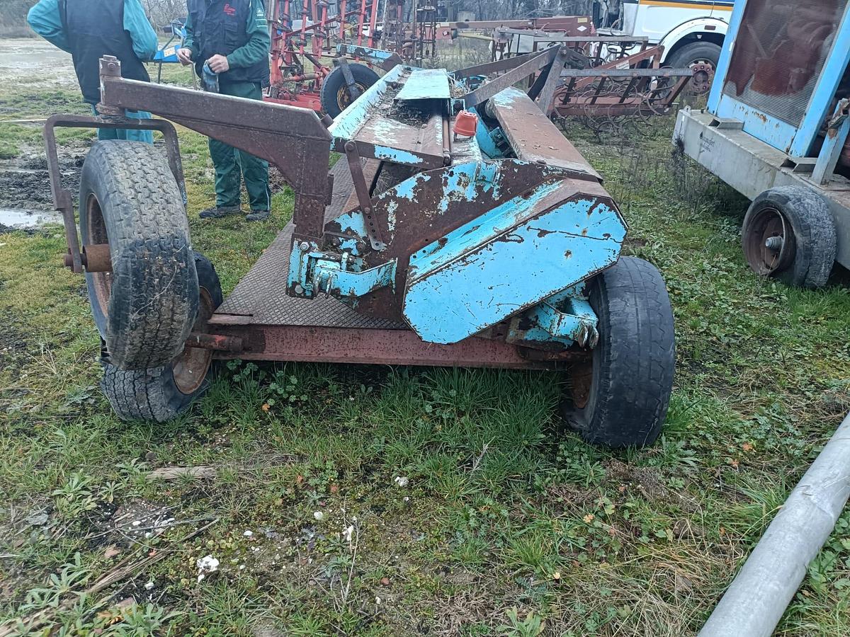 Usato trincia Nobili da 4m circa con carrello 