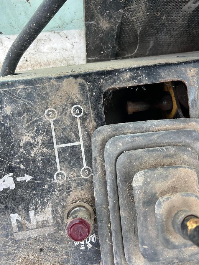 Usato Trincia semovente Ford New Holland 2305 con barra