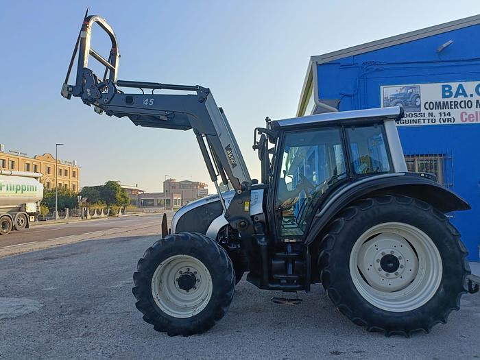 Usato Valtra N92 con caricatore Valtra 45