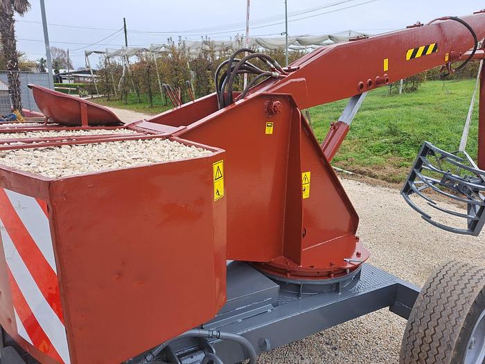 Usato Caricaletame con staffe idrauliche