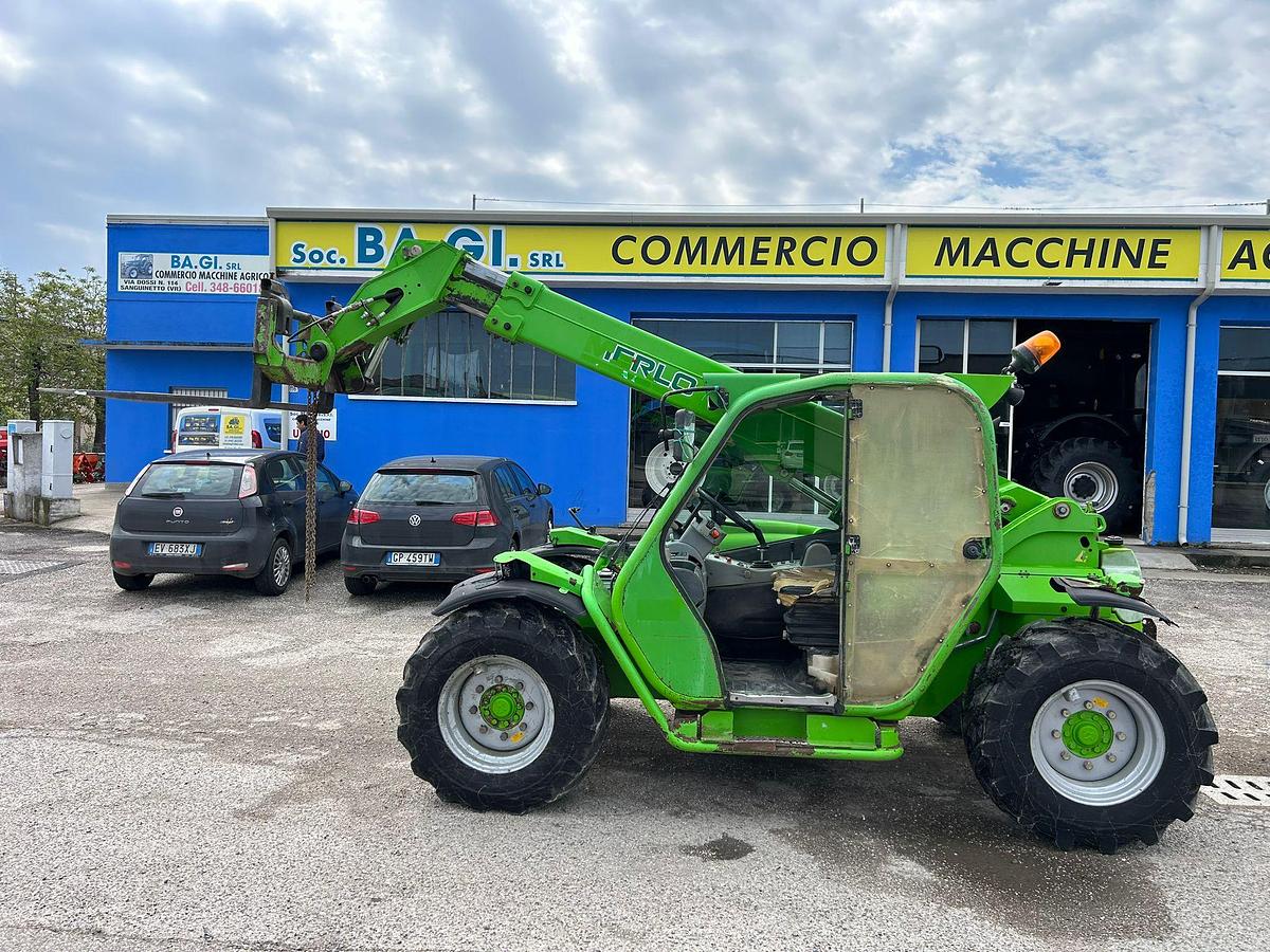 Usato telescopico Merlo P 28.6 con forche da bancali