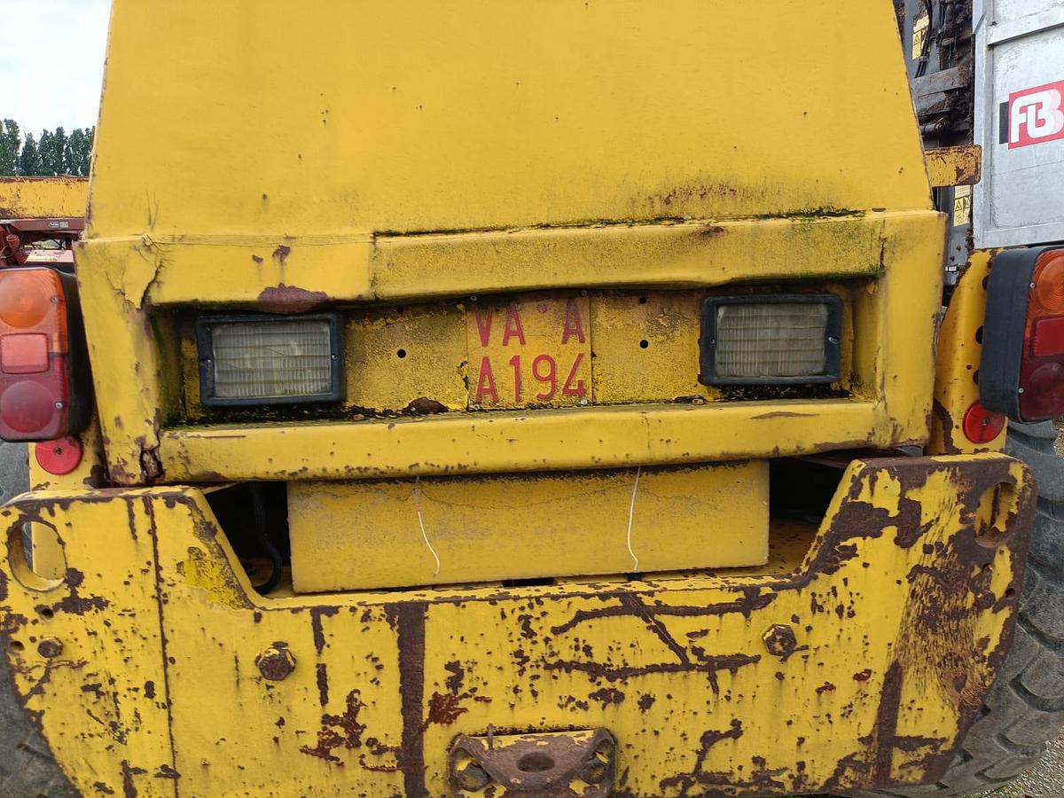 Usato Pala gommata JCB snodata mod. 415 P