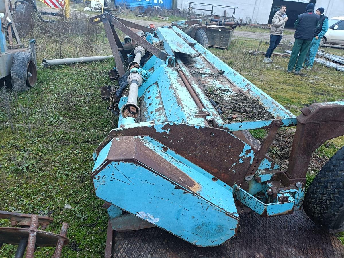 Usato trincia Nobili da 4m circa con carrello 