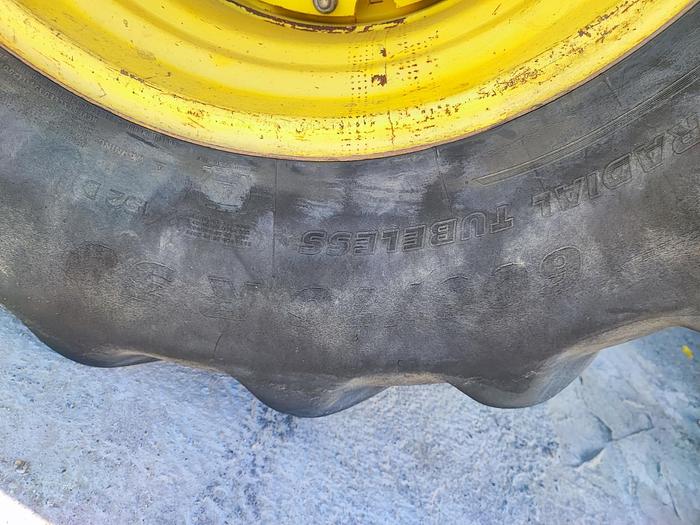 Usato John Deere 8330 -cambio e motore nuovi