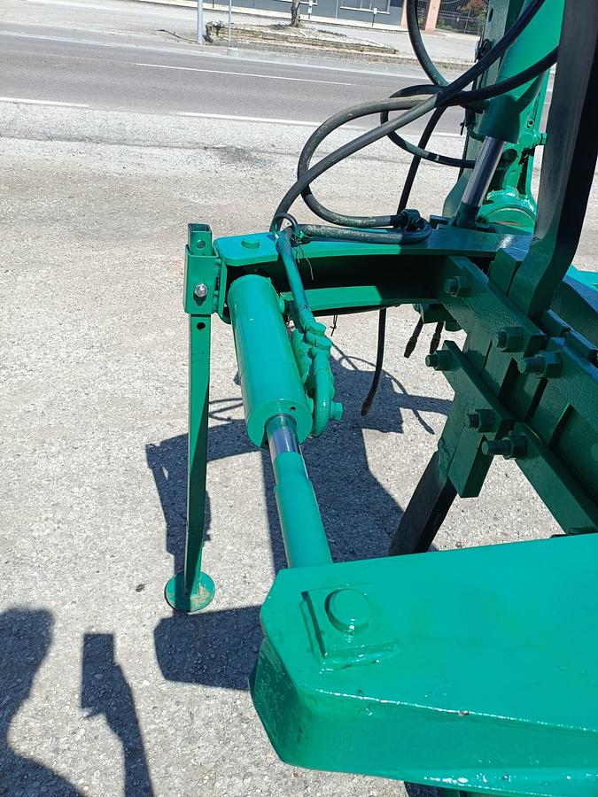 Usato aratro monovomere voltaorecchio Lago tutto idraulico