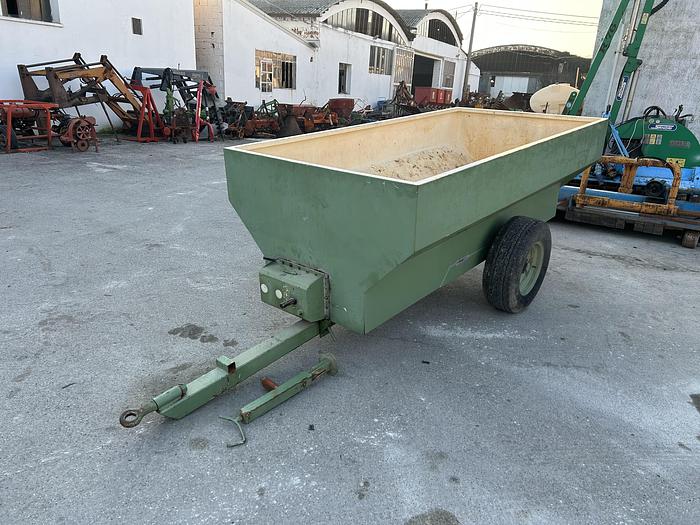 Usato Rimorchietto da uva con coclea sottostante