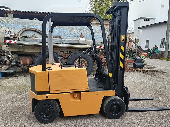 Usato Muletto Caterpillar modello V300