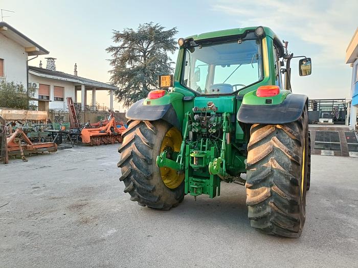Usato John Deere 6420 con sollevatore e PTO anteriori