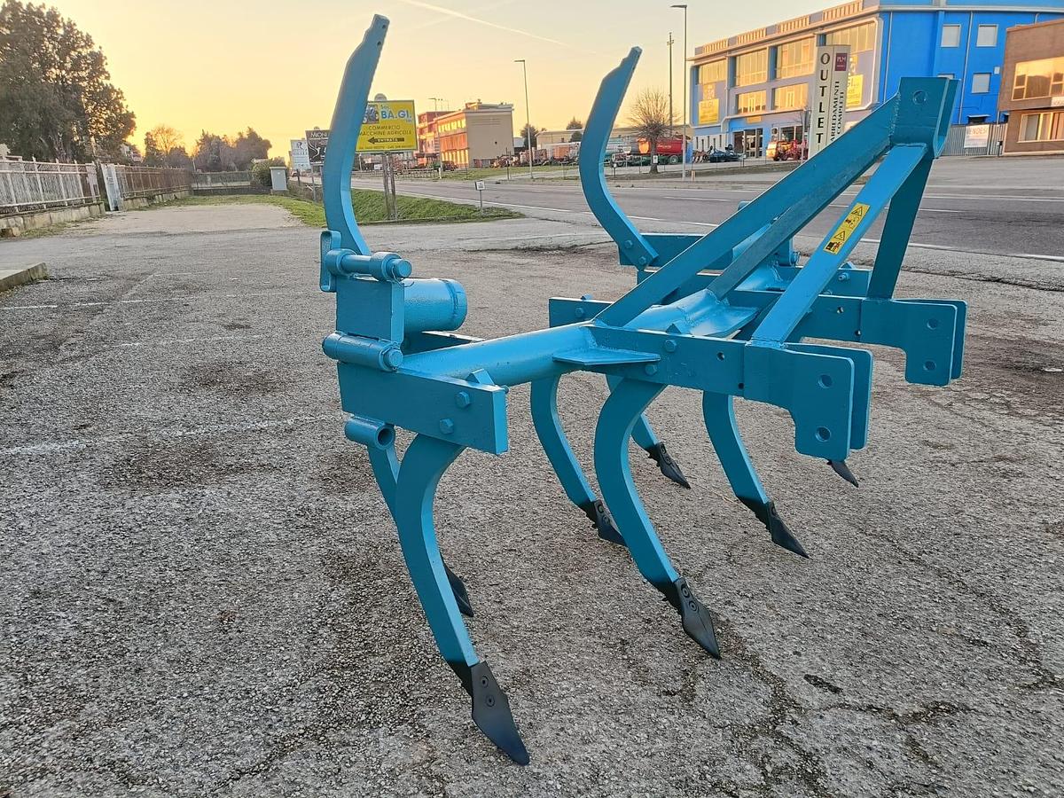 Usato Ripuntatore preparatore a 8 ancore da 3m- stradale