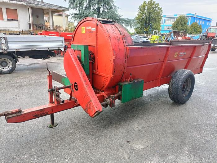 Usato Spandiletame da frutteto o vigneto larghezza 1,55m