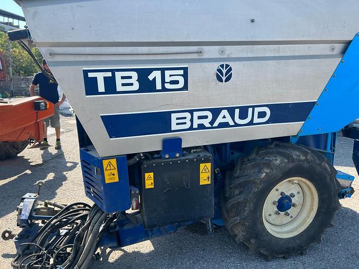 Usato Vendemmiatrice trainata New Holland braud TB 15