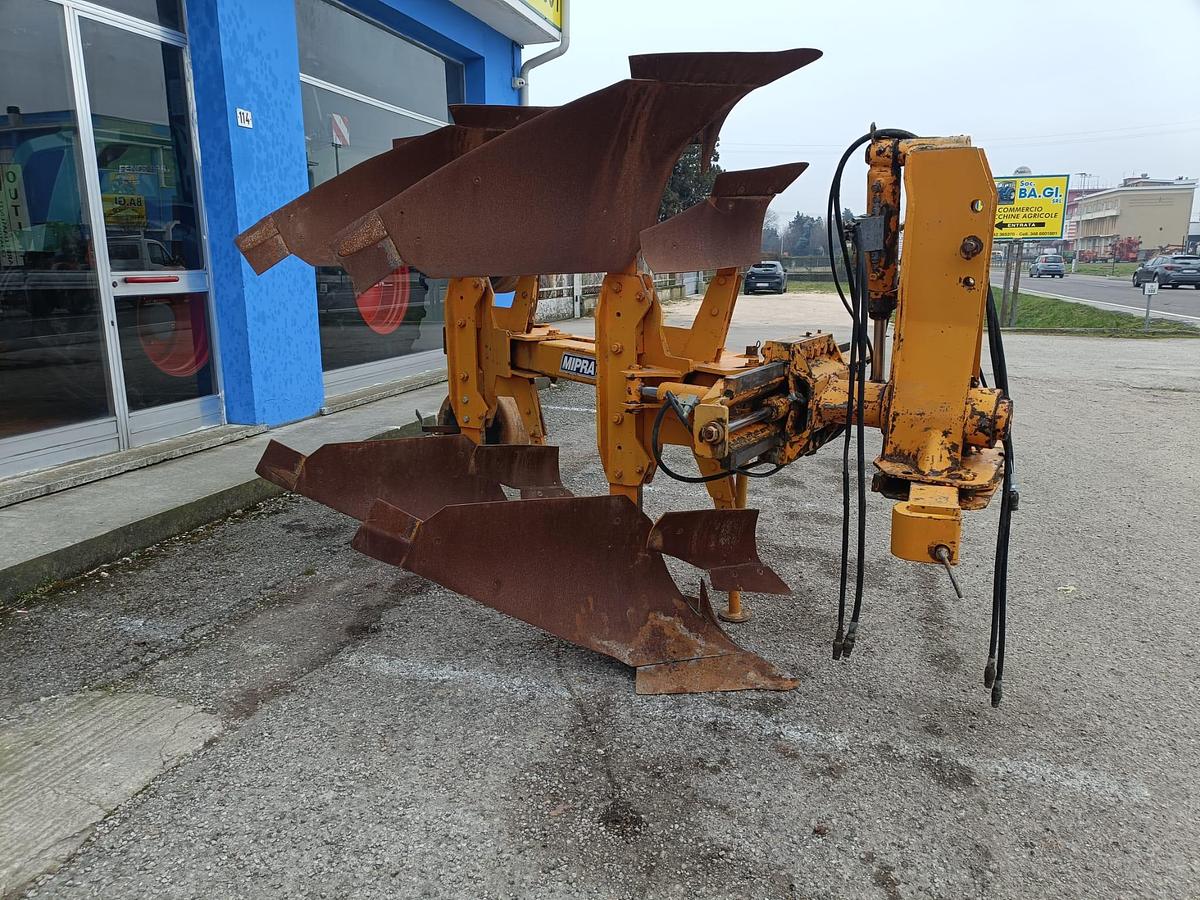 Usato aratro bivomere Mipra con spostamento idraulico
