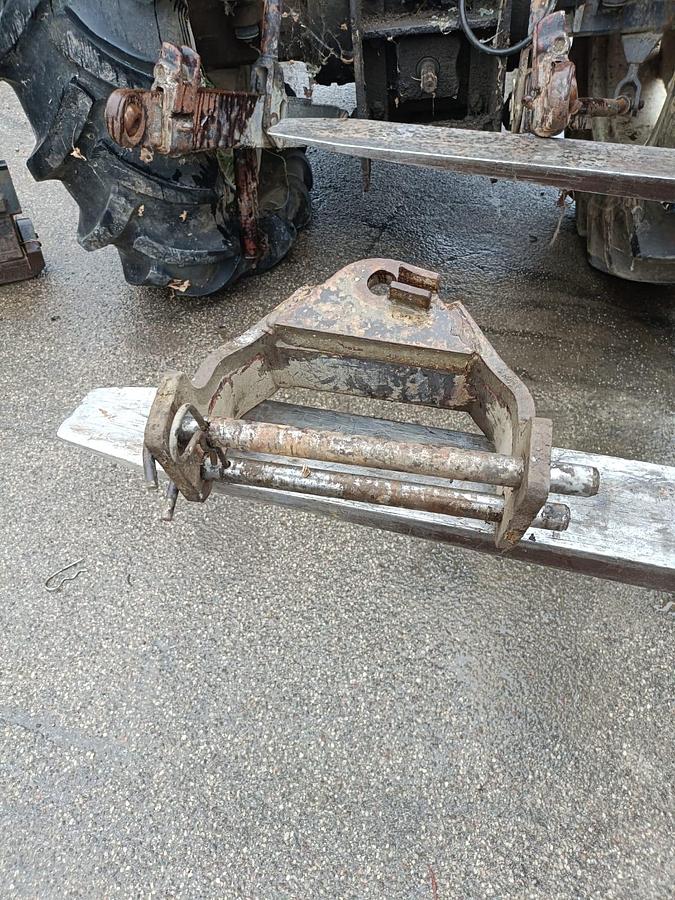 Usato Ganci traino per telescopico Merlo e trattore Fiat