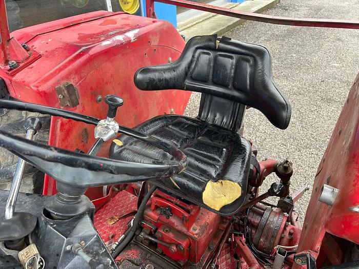 Usato International 844 con tettuccio di protezione