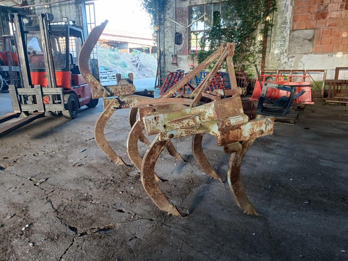 Usato Ripuntatore preparatore a 8 ancore da 3m- stradale