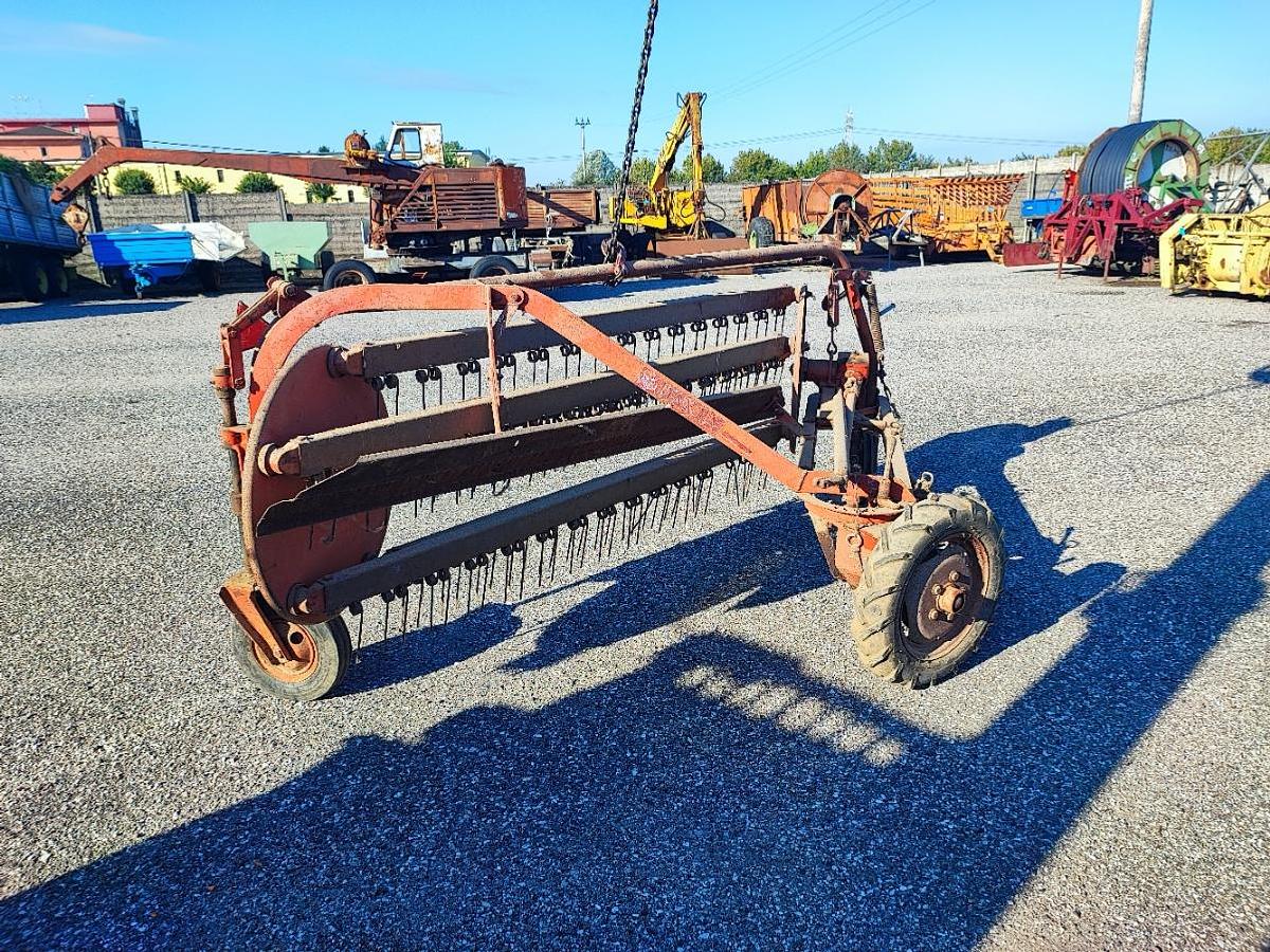 Usato Ranghinatore a pettine trainato