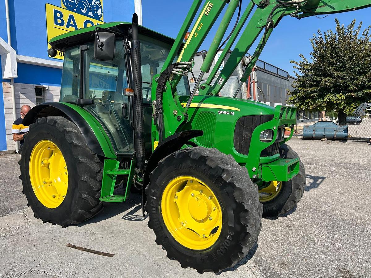 Usato John Deere 5090 M con caricatore JD583