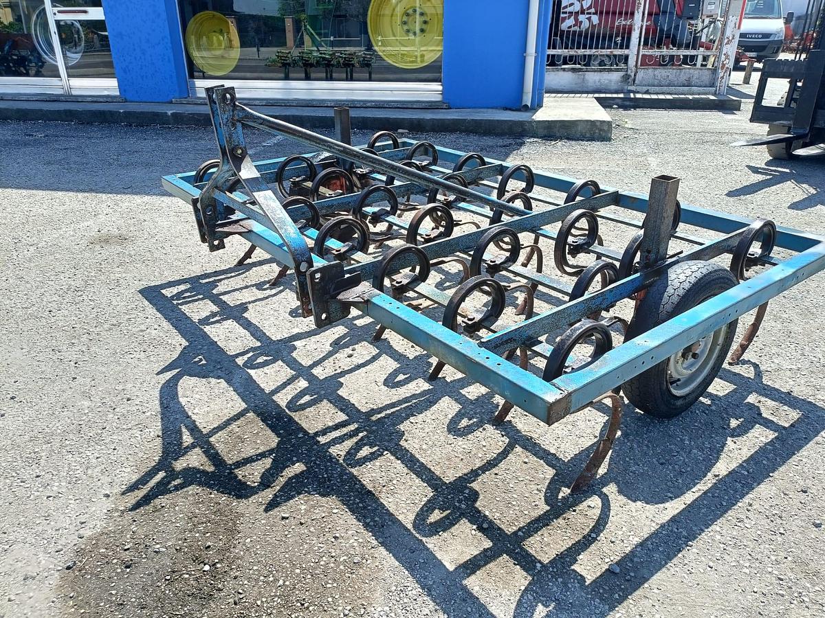 Usato vibrocoltivatore da 2,50 metri con ruote