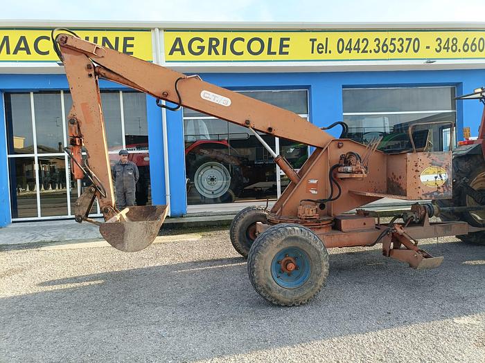 Usato Caricaletame Tomenzoli trainato- staffe idrauliche
