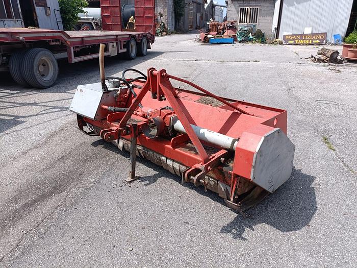 Usato Trincia con ruota interfilare da 2,20 m
